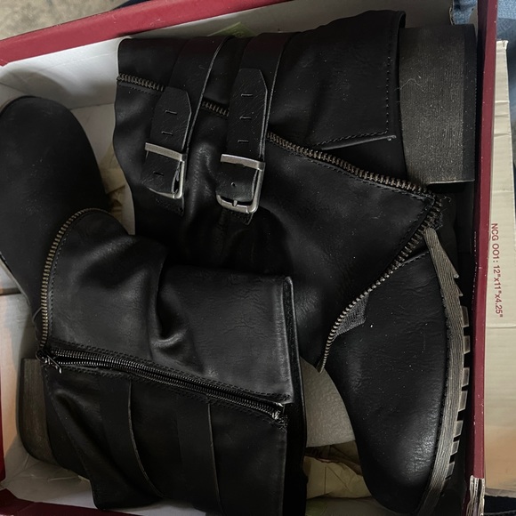 Ladies black ankle boots, never worn - Picture 3 of 5